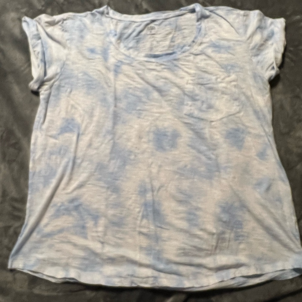 Short sleeve shirt, a.n.a. brand size XL.